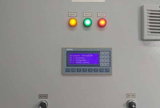 Панель оператора ИП320 в щите управления