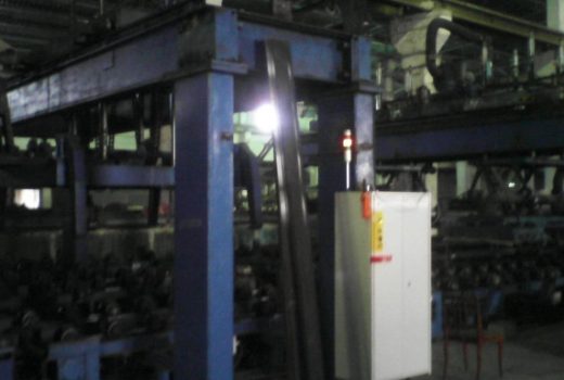 Один из пяти портальных роботов. Масса переносимого груза 7 тонн