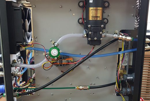 Все элементы установлены внутри защищенного металлического корпуса и промаркированы