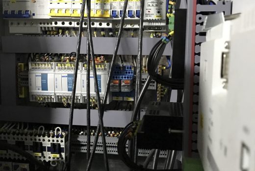 Шкаф в стадии монтажа