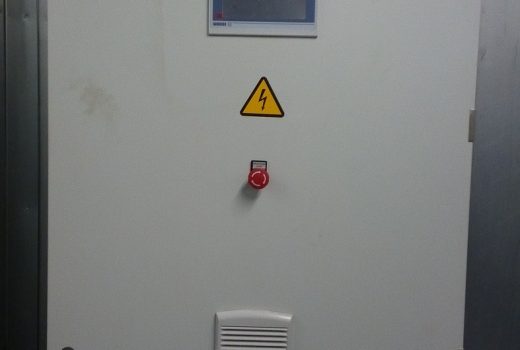 Вид лицевой двери щита управления