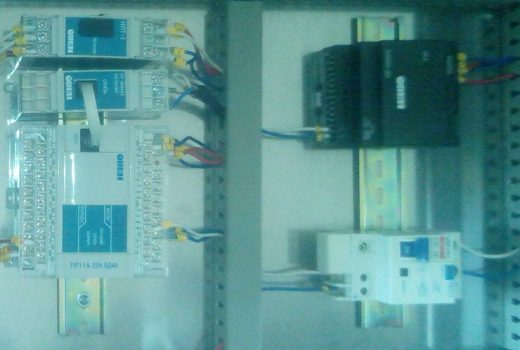 Шкаф внутри.