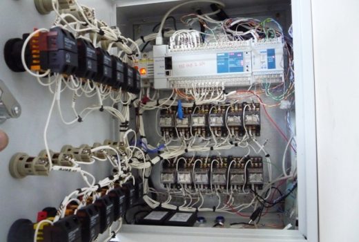 Шкаф приема сервисных сигналов и выдачи тревог