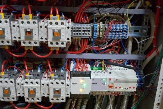 Модуль Вывода управляющий контакторами LSIS, облачный шлюз ПМ210 и реле выбора фазы (обеспечивает оперативное питание для ИБП)