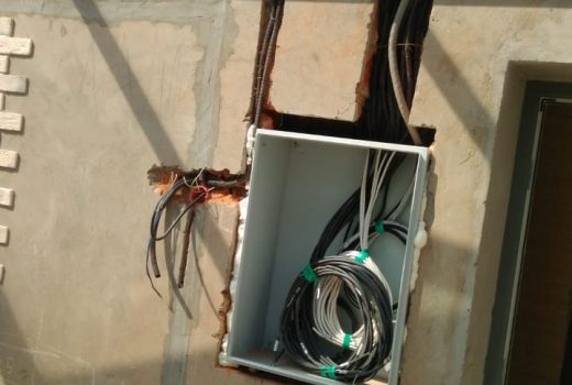 Монтаж корпуса в стену