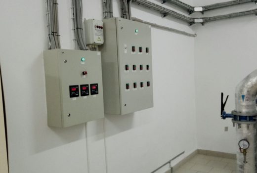 Щиты автоматики и управления внутри