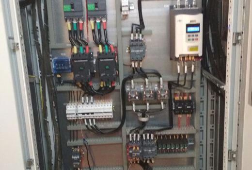 Шкаф управления с программируемым реле и модулями расширения