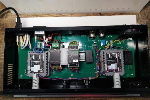 Устройство защиты и коммутации модулятора (открытый вид)