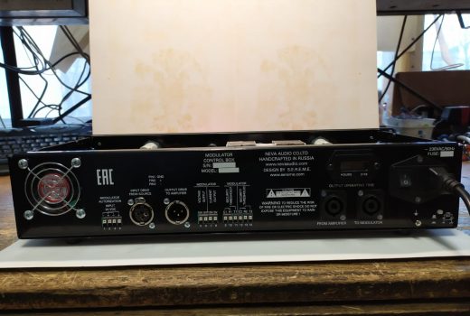 Устройство защиты и коммутации модулятора (задняя панель)