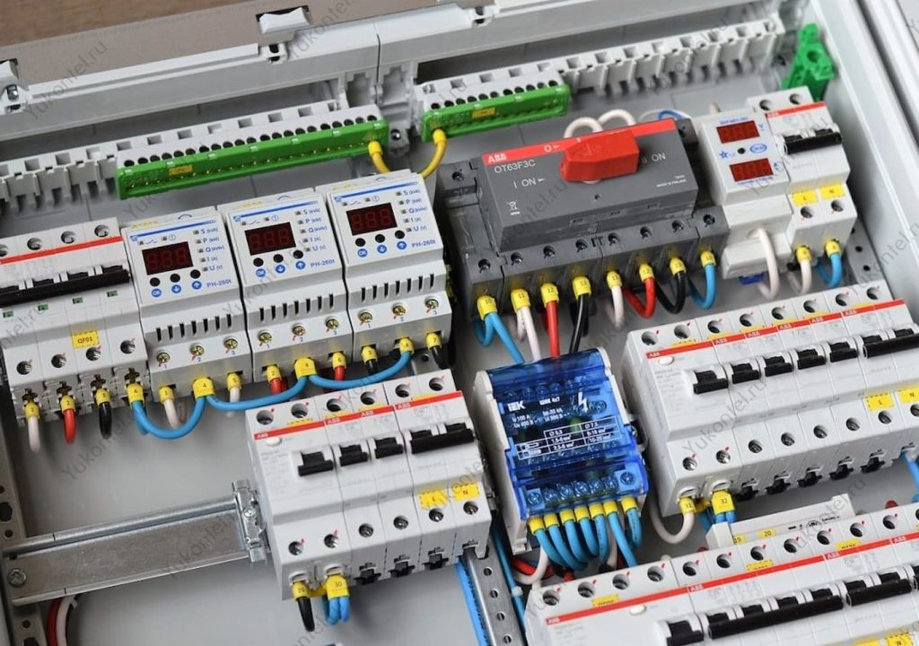 Каталог электрощит. Щит 380 квартирный на Schneider Electric. ИЭК электрощит 18. Электрощит навесной 96 модулей. Сборка щита электрического.