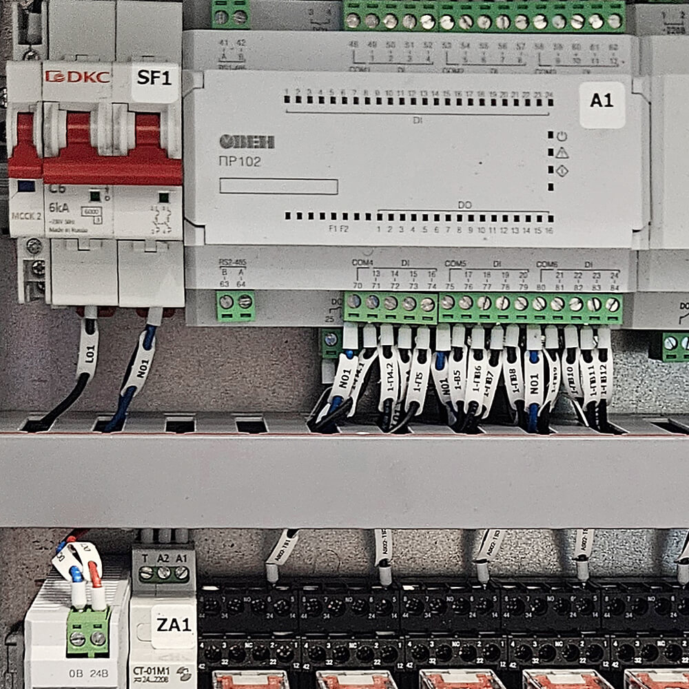 Контроллер ПР102 - центральный элемент щита мониторинга аварий на подстанции 110 кВ